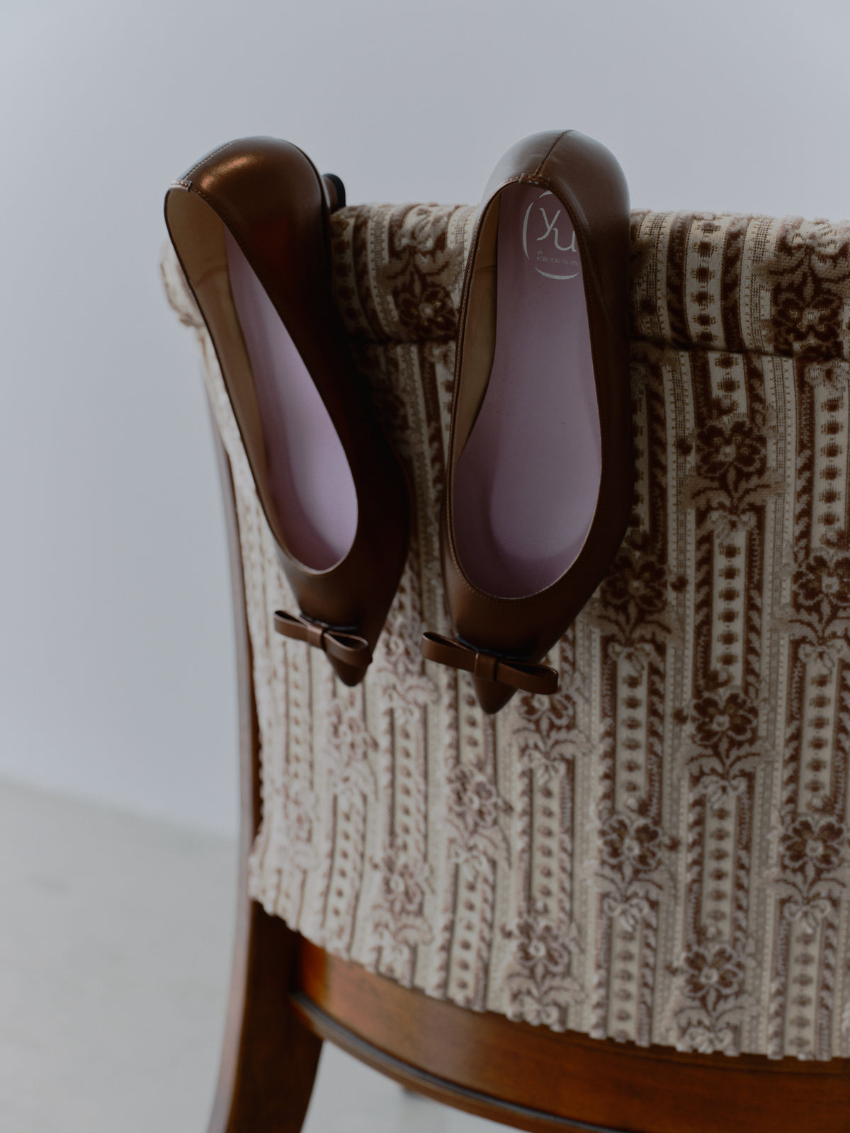 メタリックリボンポインテッドパンプス-ブロンズ