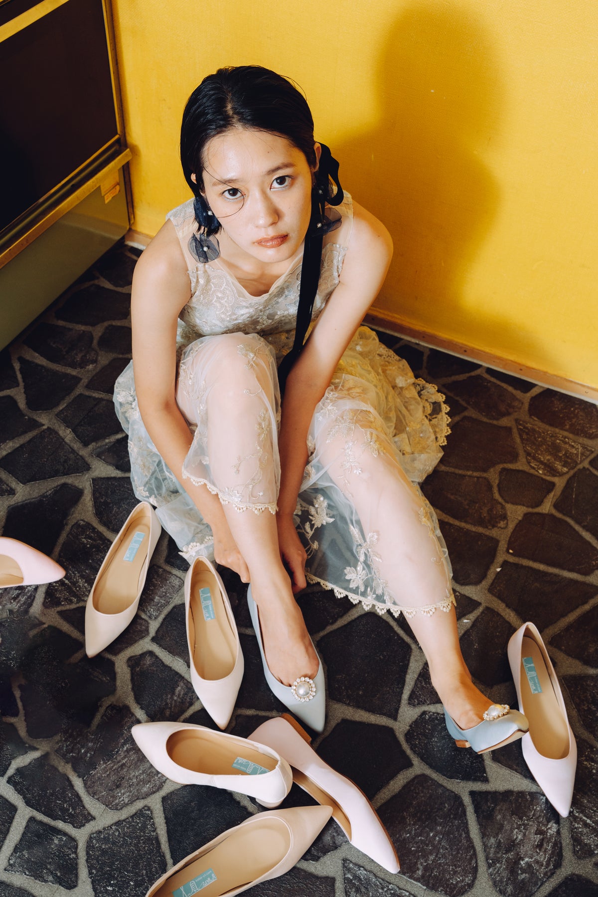 サテンフラットシューズ