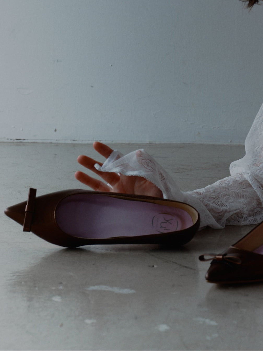 メタリックリボンポインテッドパンプス-ブロンズ